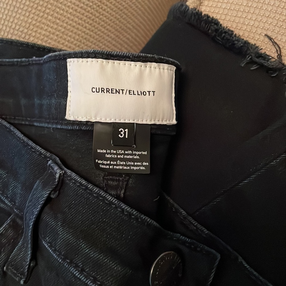 Current/Elliot dark blue stretch denim jeans. Size 31.